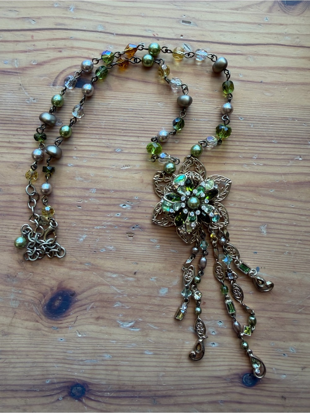 SWEET ROMANCE Vintage-Inspired Green and Gold Floral Pendant Necklace
